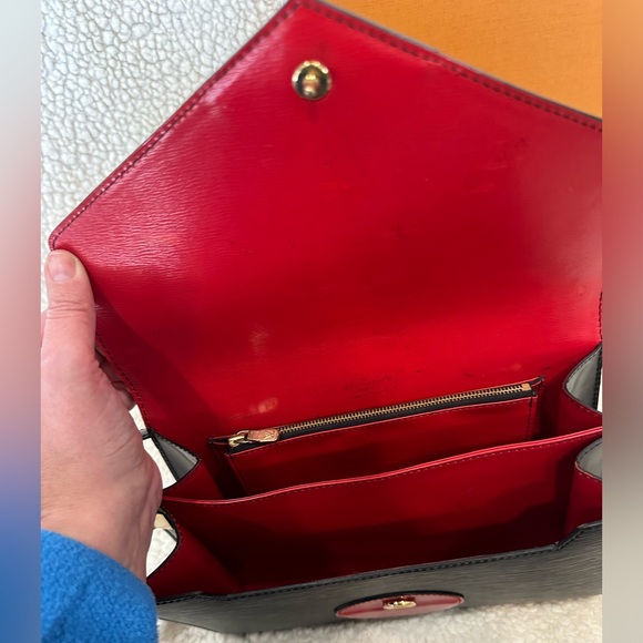 Louis Vuitton bag - Picture 10 of 11